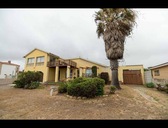 5 BEDROOM HOUSE FOR SALE IN BLUEWATER BAY